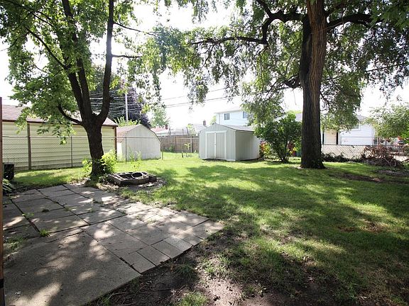 3rd image of 24705 Wilmot Ave
