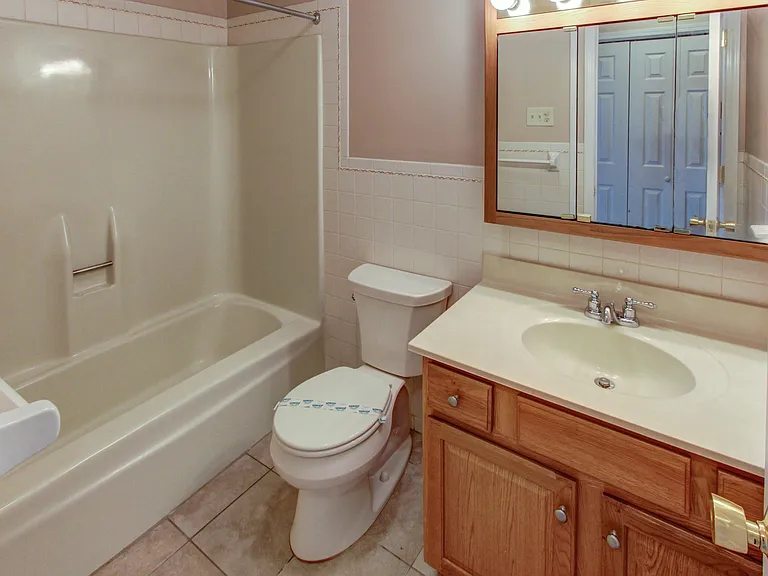 Hollandale Apartments — Photo 42