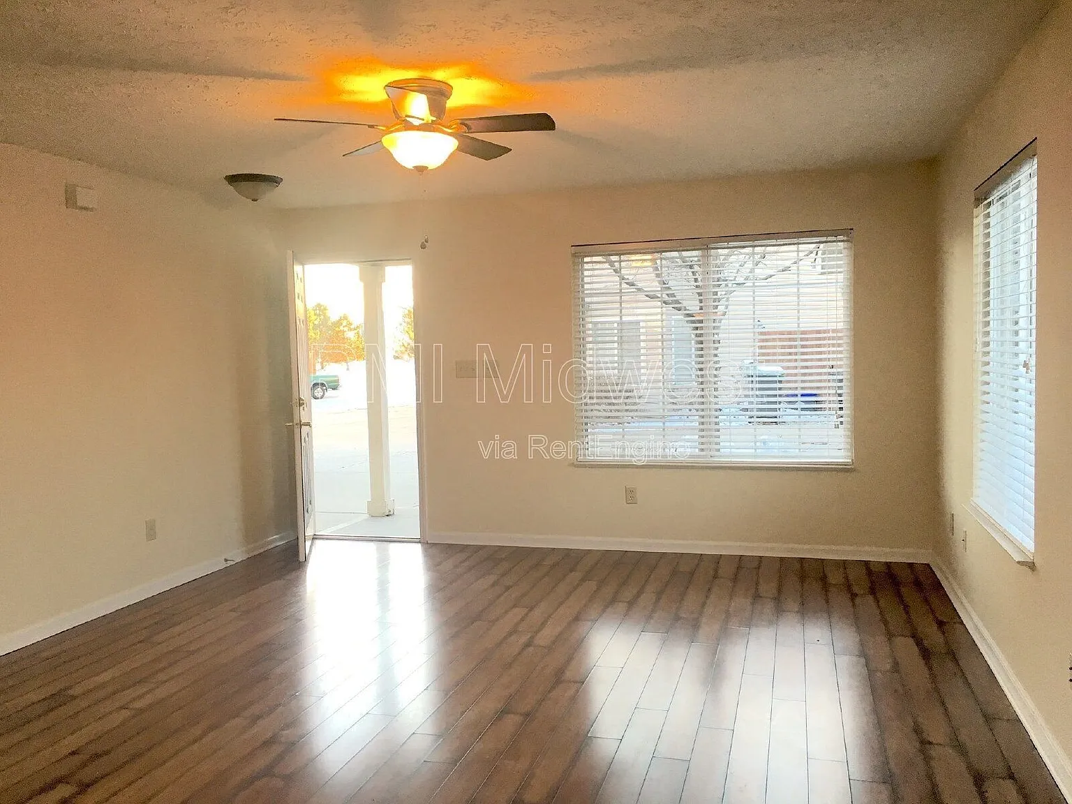 3 bed, 2.5 bath, 1677 sqft, $1,799 — Photo 2