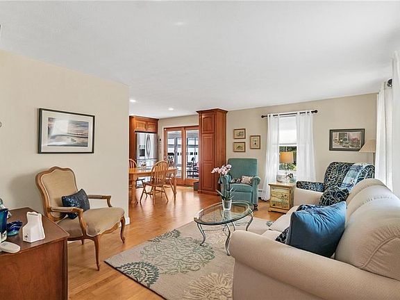 2nd image of 27 Crestwood Ln