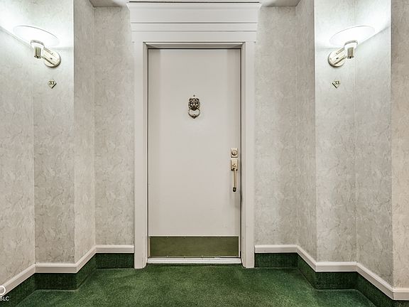 5th image of 8650 Jaffa Court West Dr APT 33