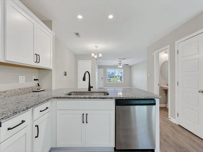 645 Stowe Ct #L — Photo 15