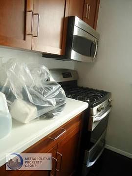 2nd image of 352 W 52nd St