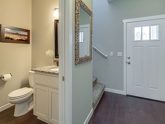 5th image of 471 SE Gleneden Pl