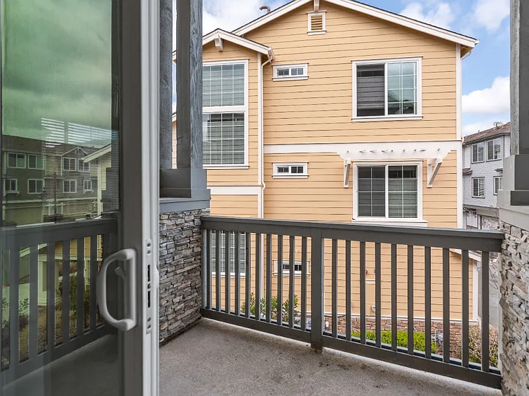 131 Sapphire Ln — Photo 16