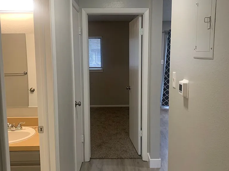 Regency Apartments 4805 — Photo 8