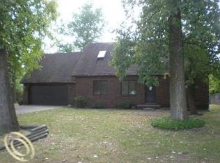 4655 Meadowlawn Dr, Fort Gratiot, MI