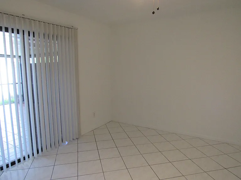 1065 Manor Dr — Photo 7