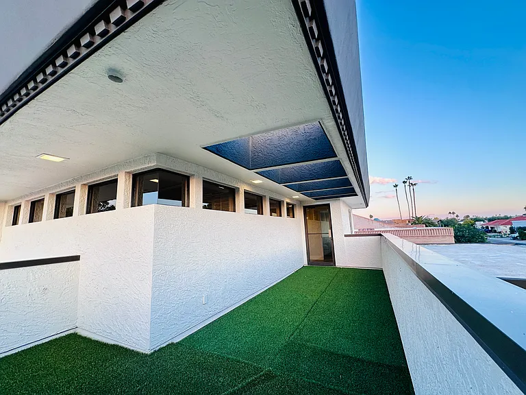Upstair porch