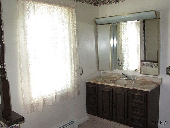 3rd image of 1850 Roberts St
