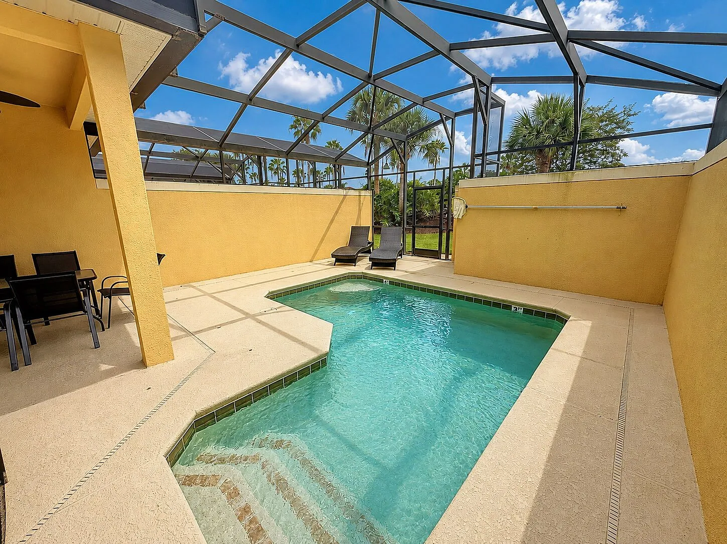 4 bed, 3.0 bath, 1884 sqft, $2,600 — Photo 2