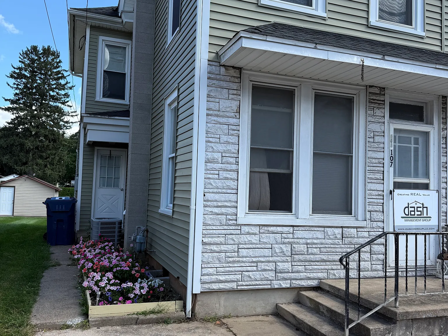 3 bed, 1344 sqft, $1,595 — Photo 2