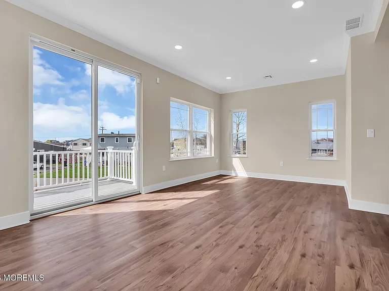 58 Cove Rd — Photo 31