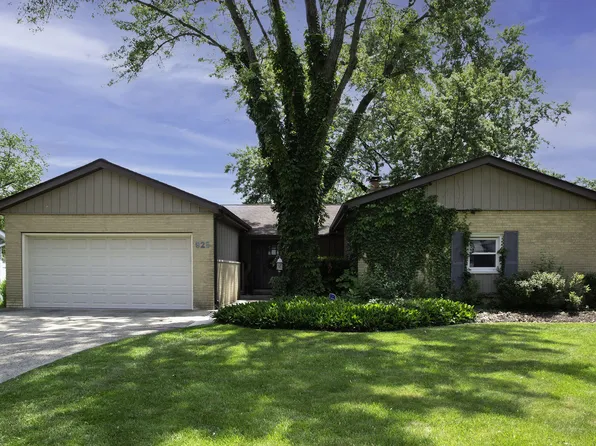 925 Hickory Ln, Darien, IL 60561