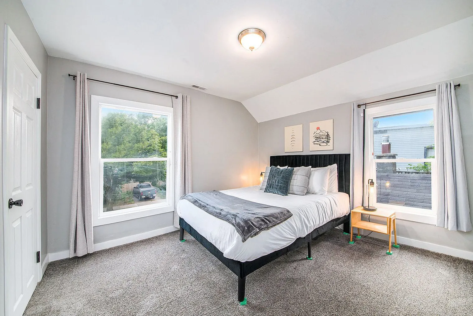 2 bed, 1.0 bath, 893 sqft, $3,073 — Photo 4
