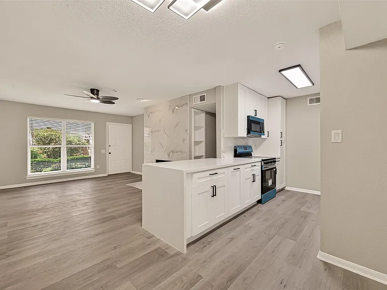 1860 White Oak Dr #311 — Photo 9