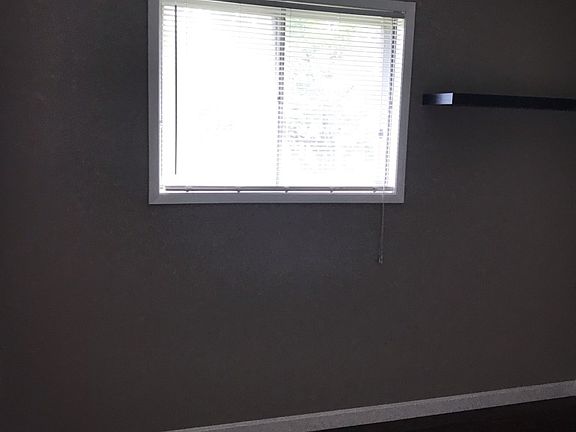 5th image of 13 Robinhood Dr