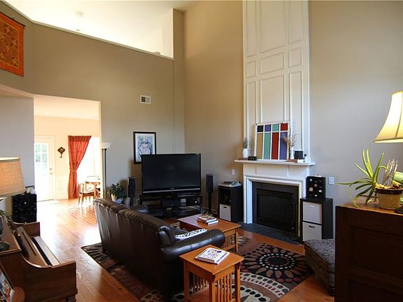 3rd image of 3910 Lake Meadow Dr
