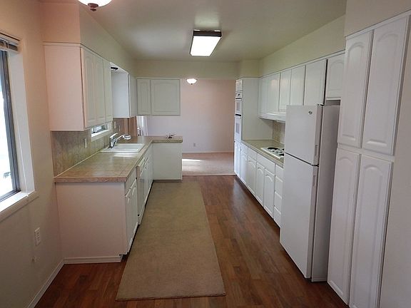 5th image of 130 SE Court St
