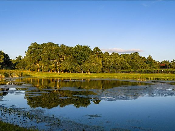 2nd image of 2080 Zimmerscheidt Rd