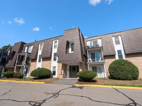 12 Shadowbrook Ln APT 3, Milford, MA 01757