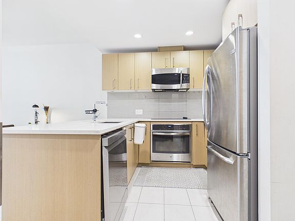 2nd image of 5981 Gray Ave #303