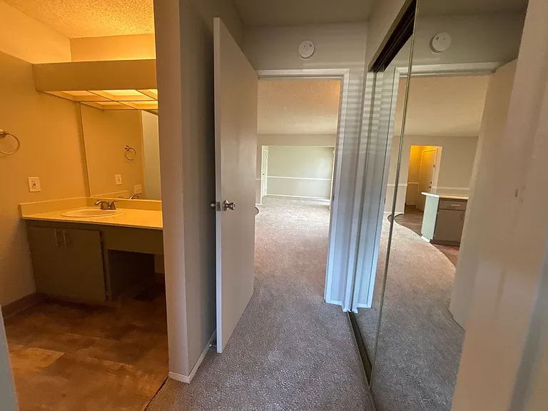 Near Everything, All Amenities! 1616 Q Street, Camellia Court Apartments — Photo 11
