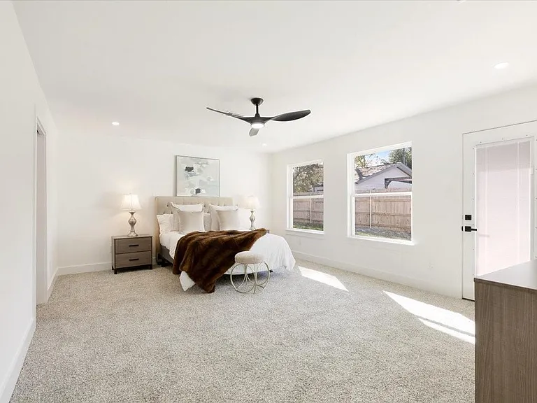 9603 Emnora Ln — Photo 10