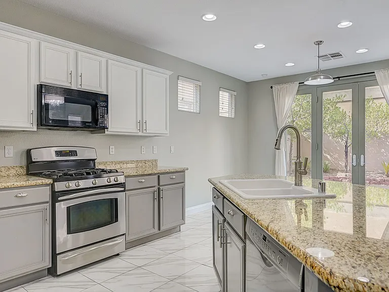 2429 Granada Bluff Ct — Photo 11