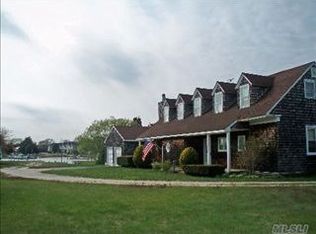 34 Paynes Ln, East Quogue, NY 11942