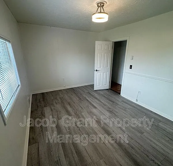 4590 N 15 E — Photo 9