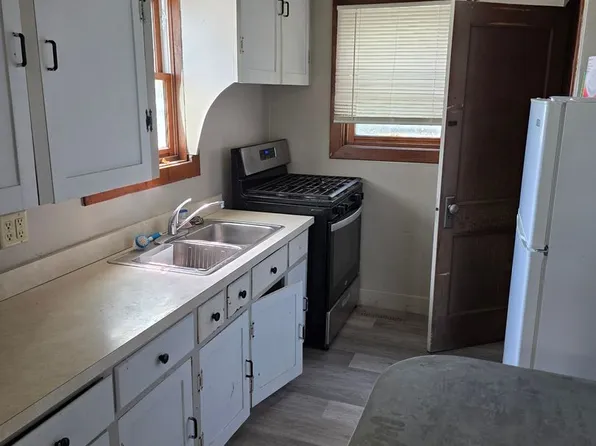 415 4th St SE, Hampton, IA 50441