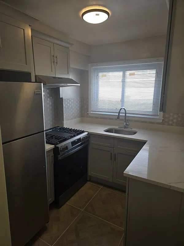 1 bed, 1.0 bath, 650 sqft, $2,300 — Photo 2
