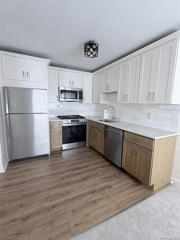 1 bed, 840 sqft, $2,200 — Photo 1