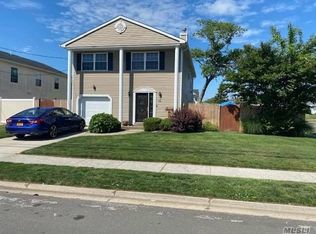 36 Venetian Promenade, Lindenhurst, NY 11757