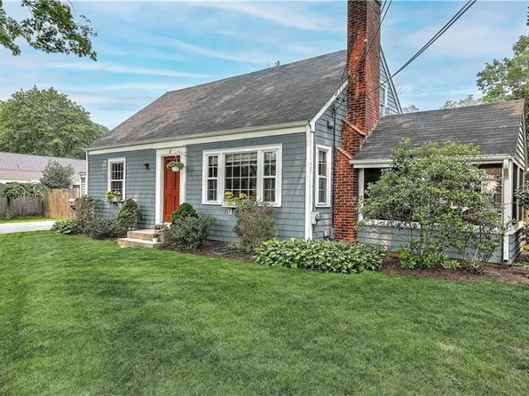 4 Massachusetts Ave, Barrington, RI 02806