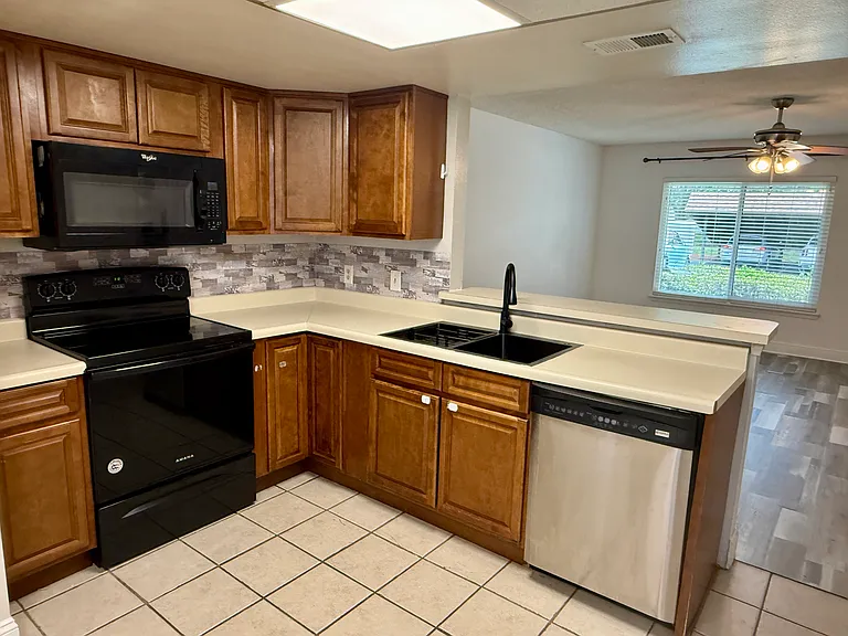 1515 Huntington Ln #117 — Photo 5