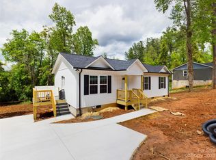 821 Mulberry St SW, Lenoir, NC 28645