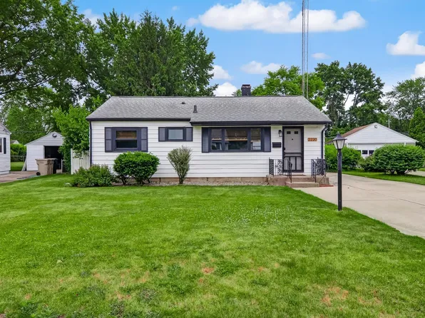2220 Solomon Ave, South Bend, IN 46615