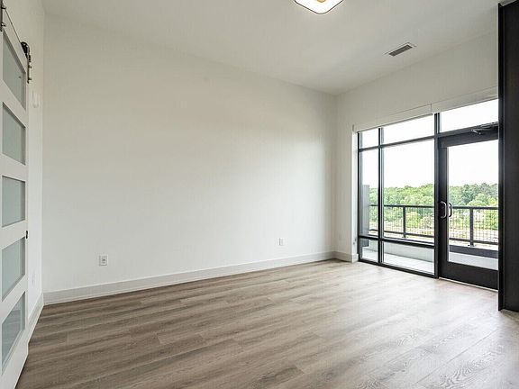 5th image of 120 Mosaic Blvd #307