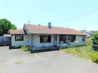 611 E Linn Rd, Eagle Point, OR 97524