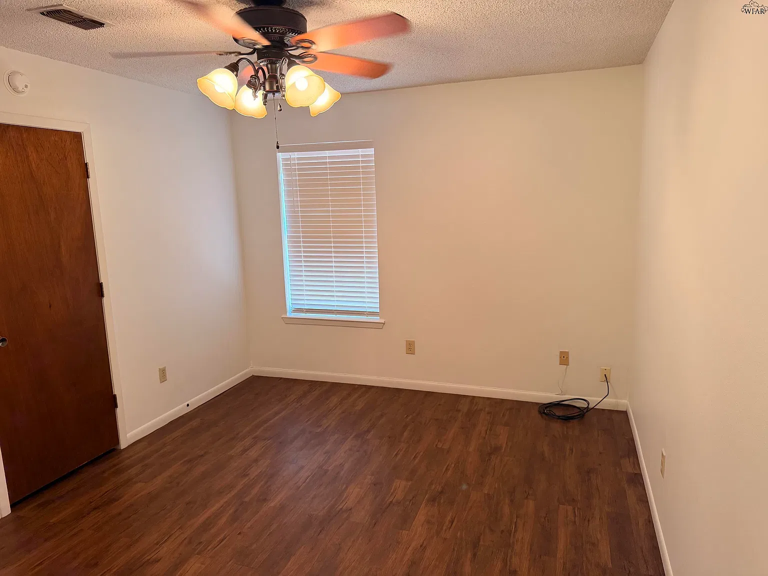 3 bed, 1.0 bath, 1209 sqft, $1,495 — Photo 4