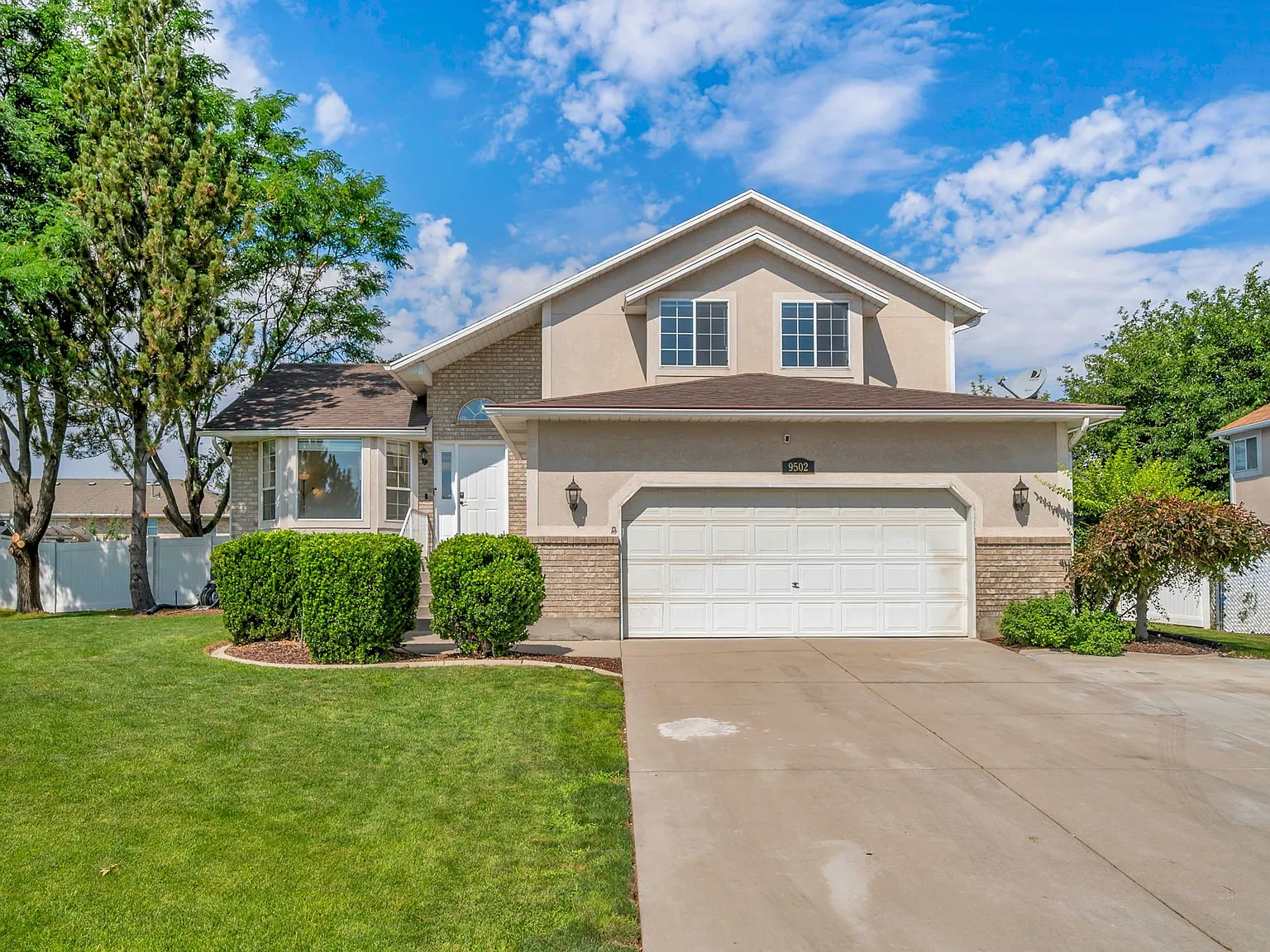 4BR / 2.5BA Home in South Jordan — Photo 3