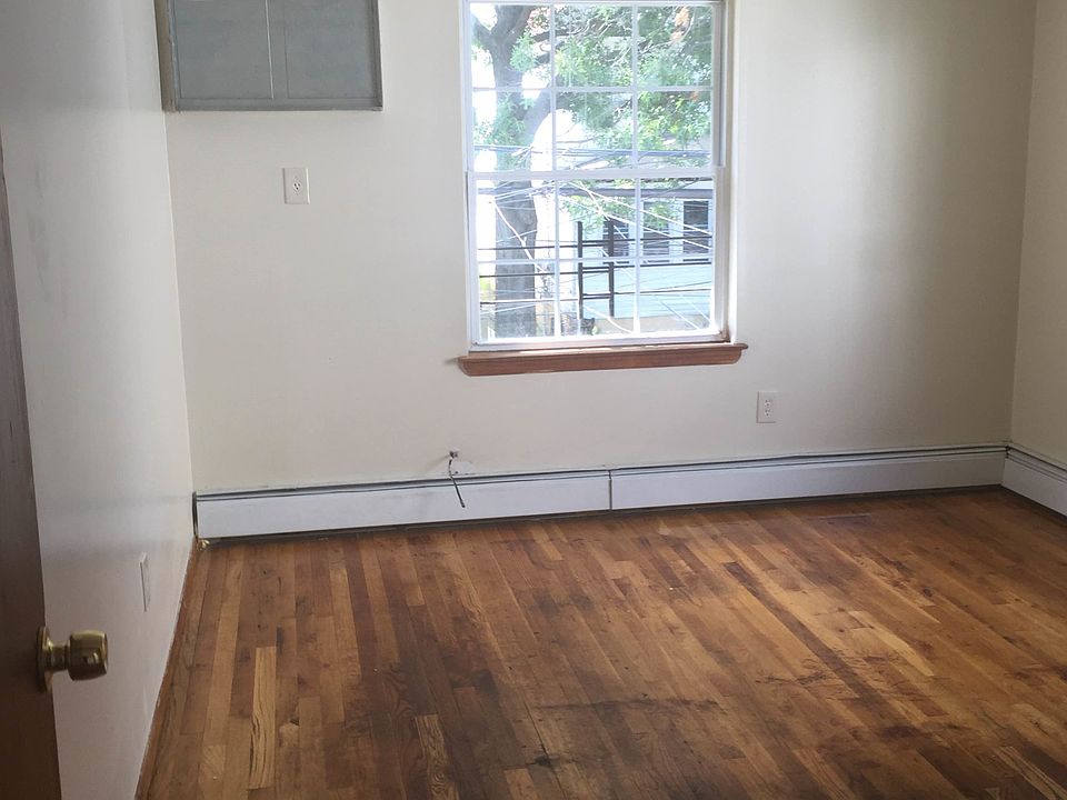 1st image of 15305 109th Ave #2