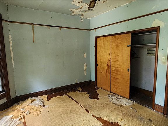 4th image of 611 Douglas Ave