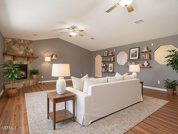4th image of 27189 BETINA Drive