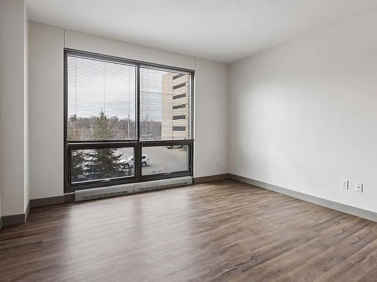 Midtown Crossing Apartments — Photo 100
