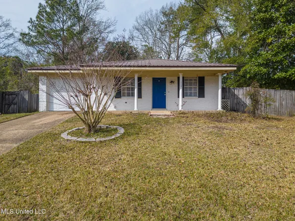 112 Myrtle Rd, Ocean Springs, MS 39564