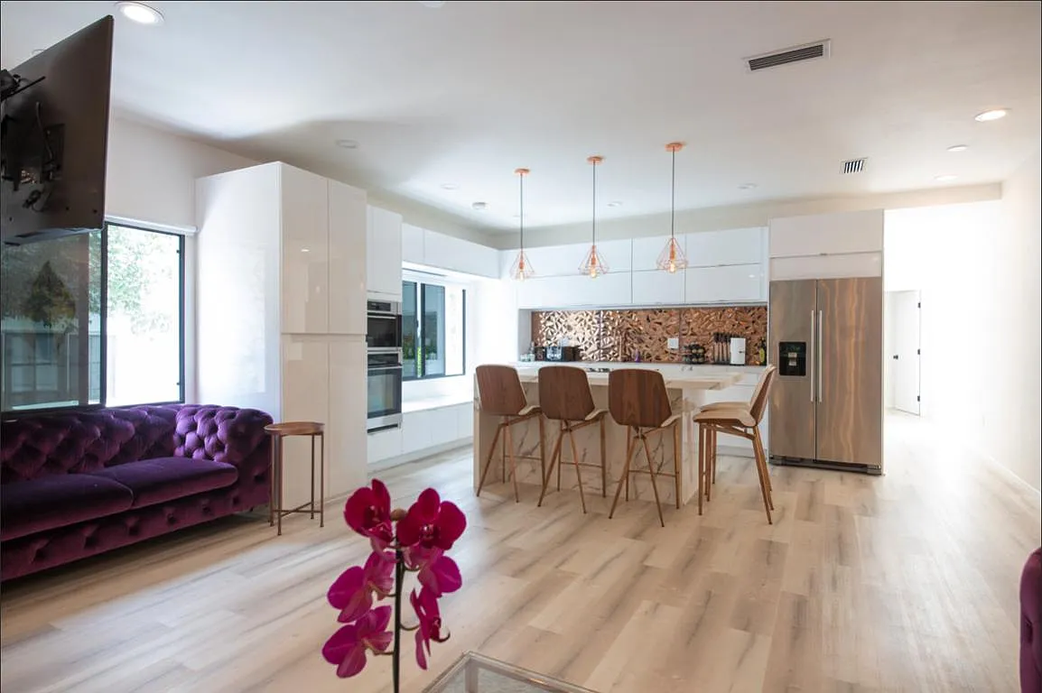 2 bed, 1200 sqft, $4,999 — Photo 1