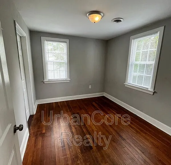 1807 National St — Photo 11